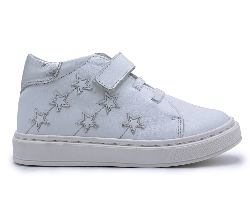 White_sneakers_with_star_patterns